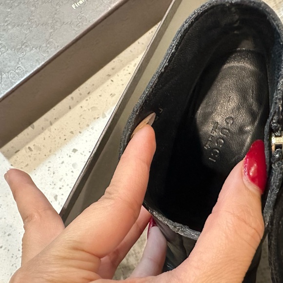 Vintage Gucci Black Leather Ankle Booties with Signature Logo - Picture 5 of 5